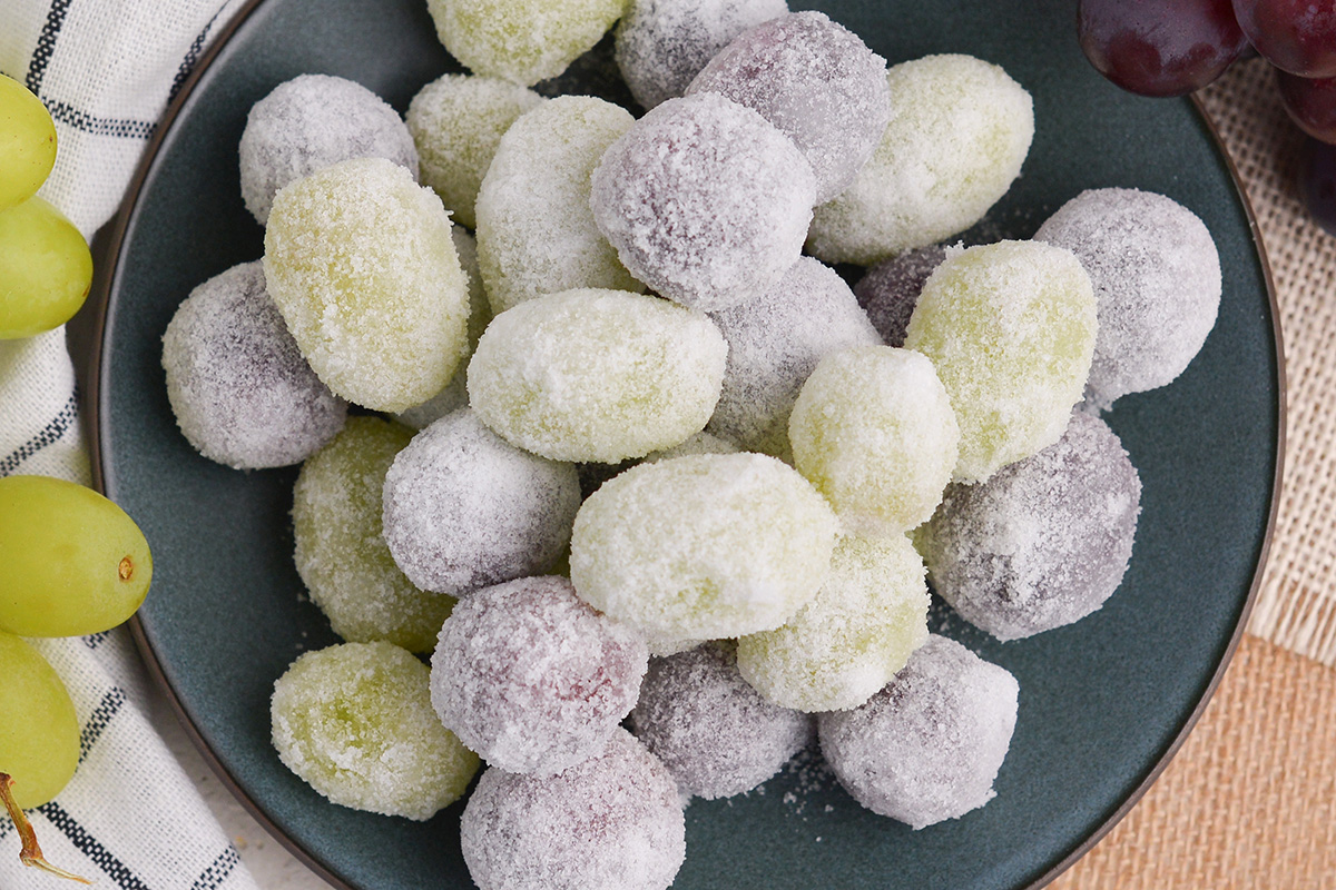 EASY Frosted Grapes (aka Sugared Grapes!) Only 3 Ingredients!
