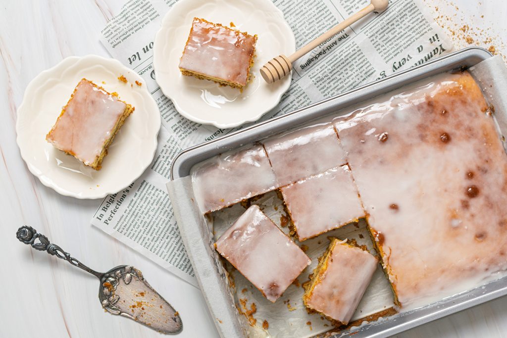 overhead shot of sliced honey bun cake